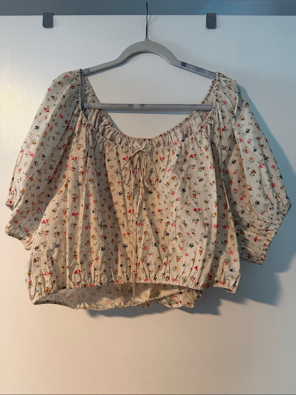 Doen Cream Floral Peasant Blouse with Puff Sleeves